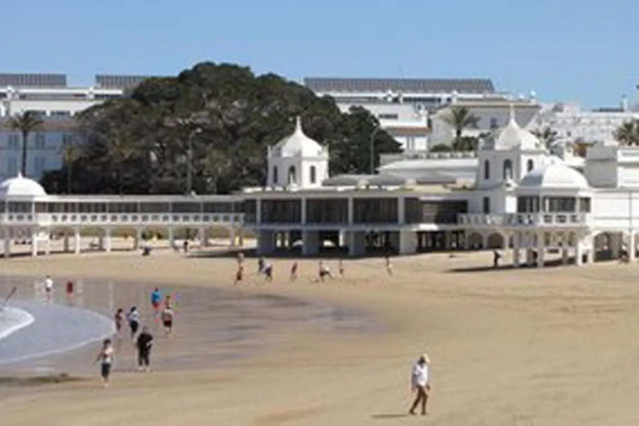 Apartamento En Pleno Centro De Cadiz Con Parking Economico Lägenhet